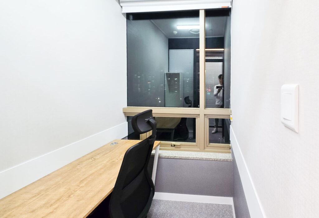 검단공유오피스_1인실창가2